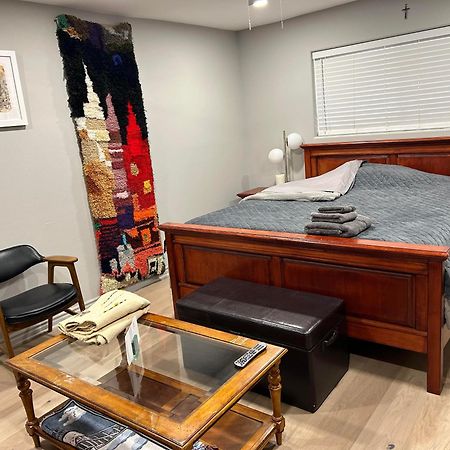 A Luxury Master Bedroom In A Condo Los Angeles Exteriér fotografie